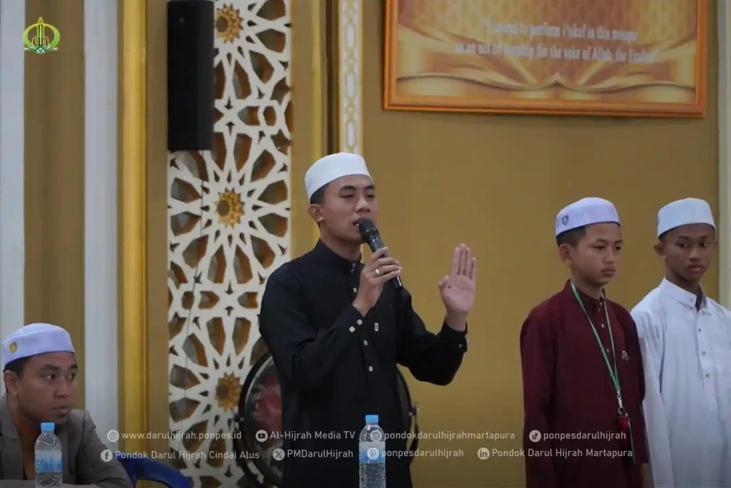 penyampaian praktek gerakan sholat oleh ust. muhammad nur di masjid nurul anshar darul hijrah
