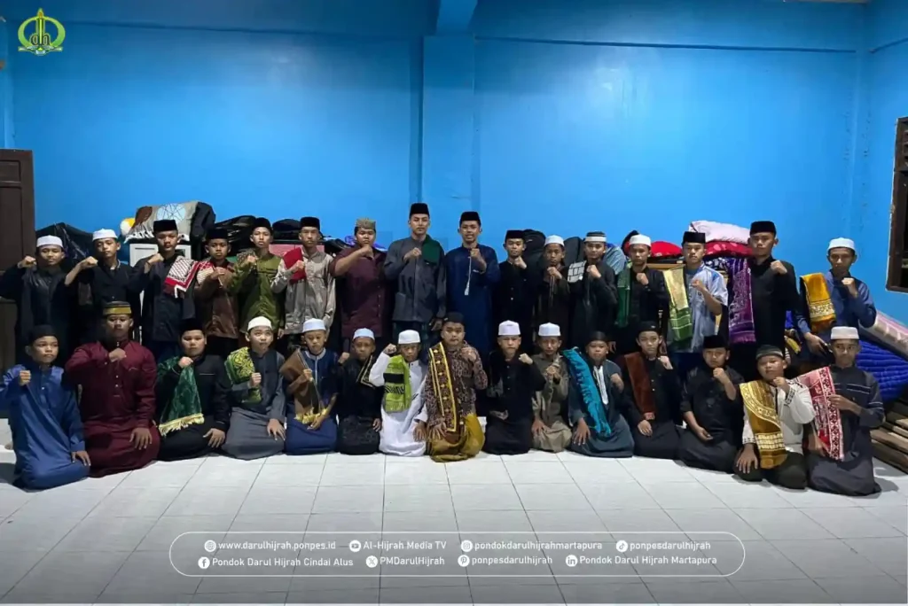 kedatangan santri baru disambut hangat oleh seluruh pengurus pondok tahfizh al-qur'an Darul Hijrah 4