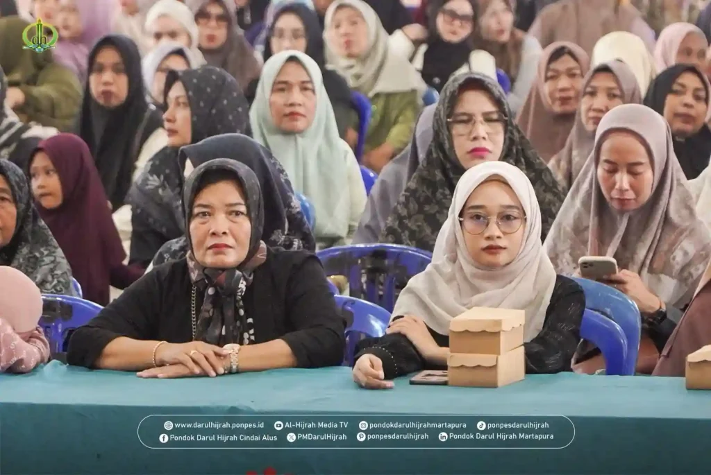 para orang tua santri hadir mendengarkan sambutan pimpinan tentang memasukkan anak ke pondok Darul Hijrah Cindai Alus Martapura