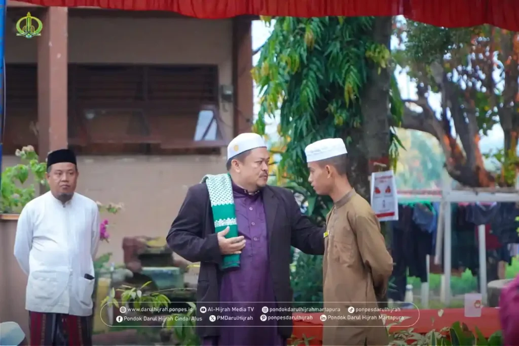 Pimpinan memberikan arahan dalam pembagian mufradat oleh Penggerak Bahasa OSDA Darul Hijrah Cindai Alus