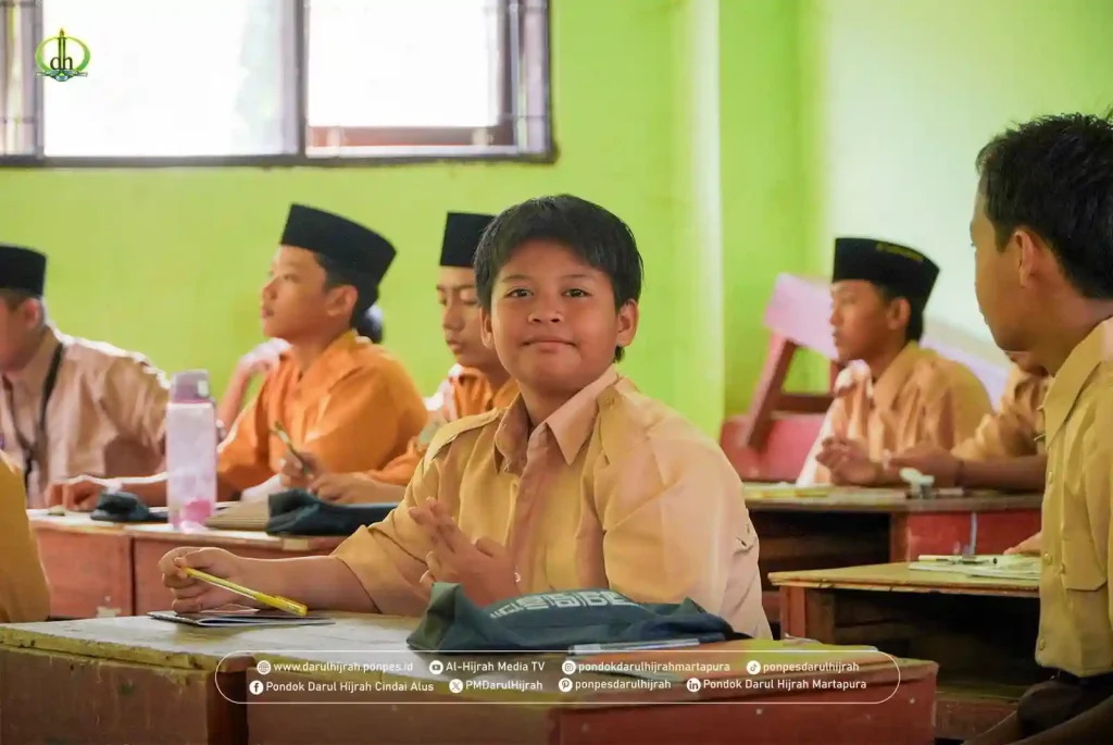 para santri baru siap belajar pada tahun ajaran baru 2025 /2026
