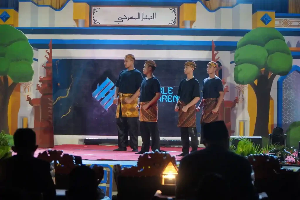 penampilan drama pada kegiatan drama arena kelas 5 tmi darul hijrah cindai alus
