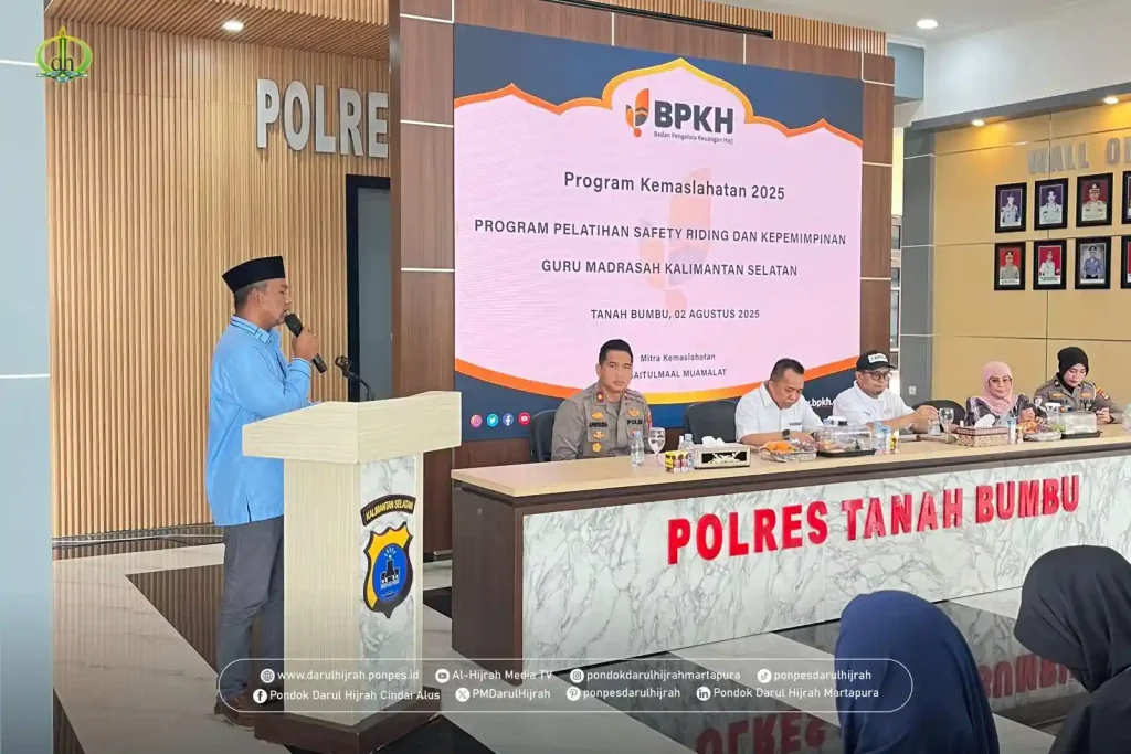 pelatihan kepemimpinan 2025 di Polres Tanah Bumbu, sebagai pemateri adalah Ust. Abdussamad, M.Pd. Wakil Pengasuh Pondok Tahfizh Al Qur'an Darul Hijrah 4 Sarigadung Tanah Bumbu