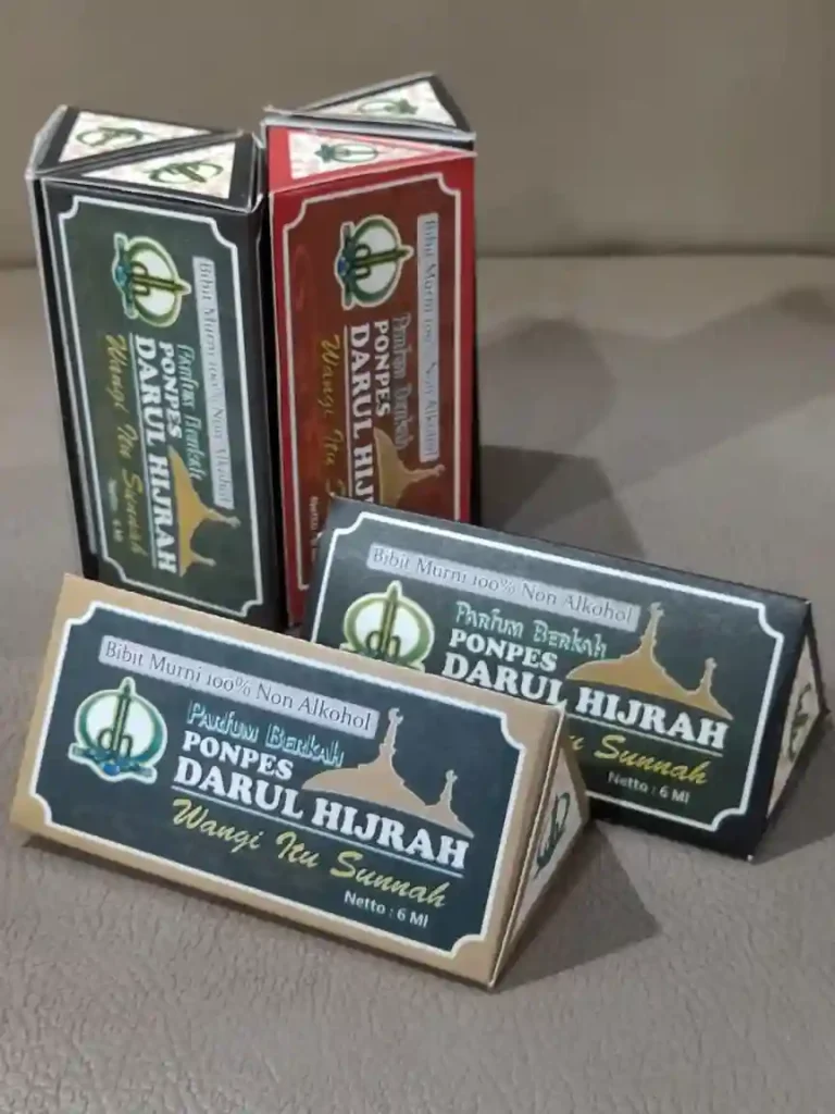 Pondok Darul Hijrah adalah Pondok Pesantren Mandiri mengembangkan aspek ekonomi dalam minyak wangi untuk kalangan sendiri
