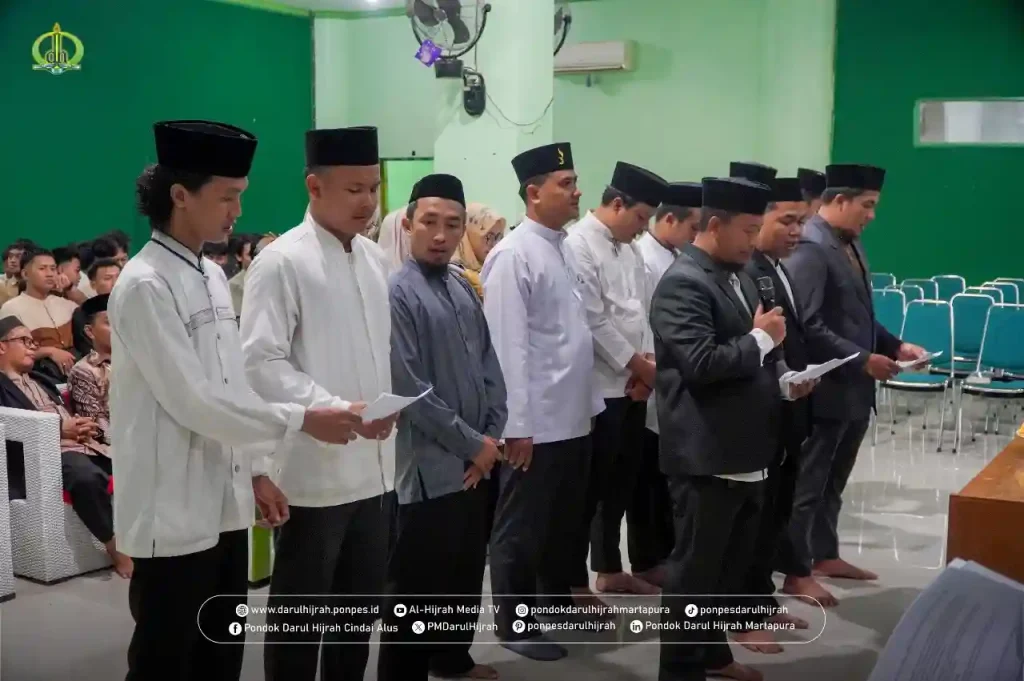 Pelantikan pada kegiatan silaturahmi bersama pimpinan pondok darul hijrah cindai alus