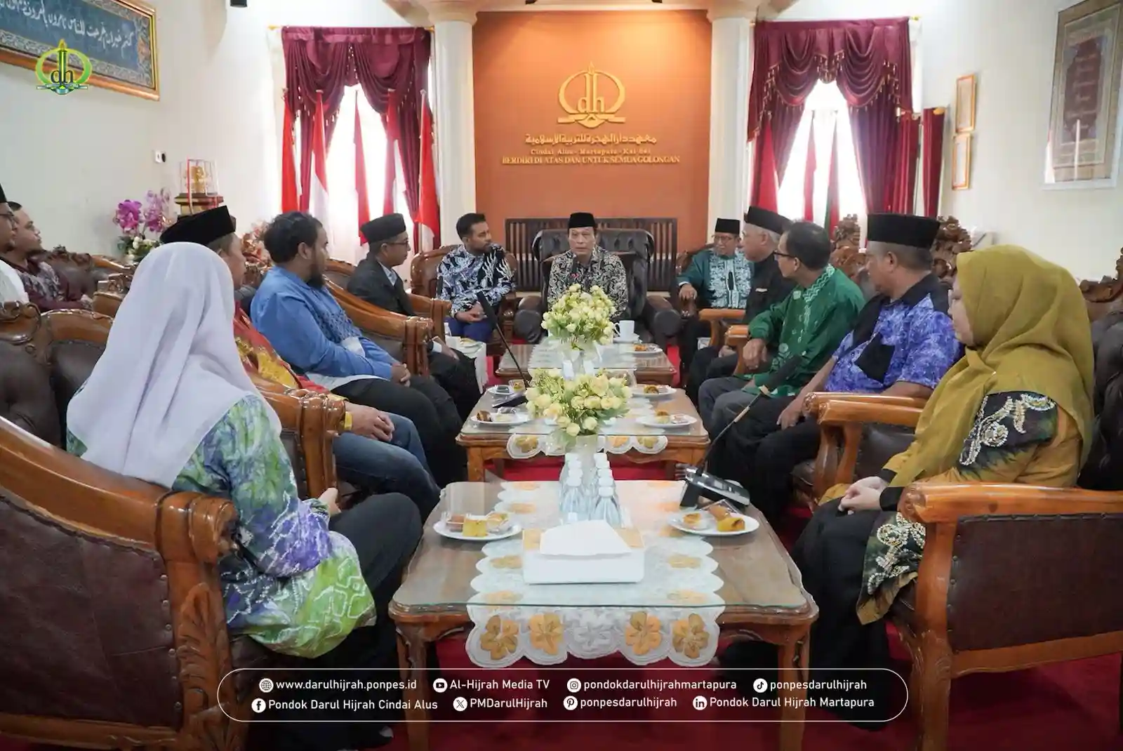 Prof.Dr.Phil Sahiron M.A hadir di Pondok Darul Hijrah Cindai Alus beliau membahas terkait kurikulum cinta