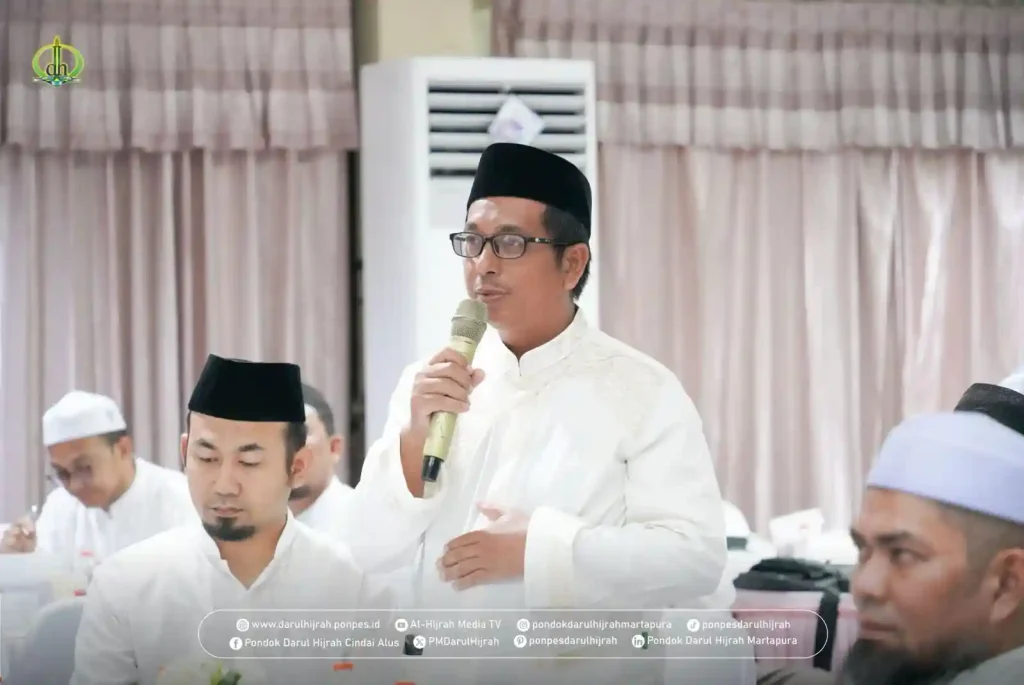 ust. h. ahmad maidi menyampaikan gagasan pada halaqoh pesantren
