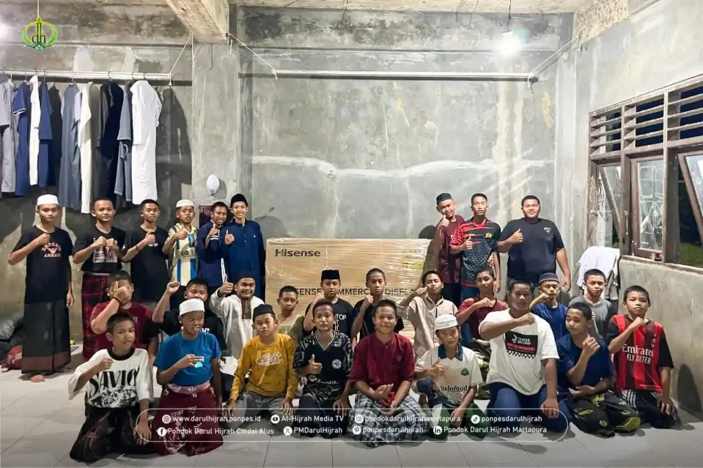 para santri darul hijrah 4 senang atas datangnya interactive flat panel