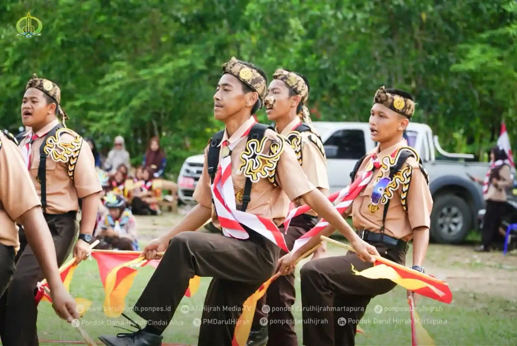 pramuka penegak menampilkan gerakan kreasi semaphore pada gagak 2